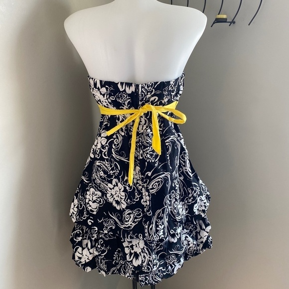 Jolie Black + White Floral Print Strapless Mini/Midi Pleated Dress Size 10 - Picture 5 of 15